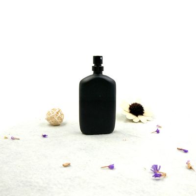 Matte surface handing 50ml black perfume glass bottle with pump 