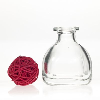 Lovely Design Small Decorative Bottles Bayonet Neck 50 ml Reed Diffuser Glass Bottle Wholesale 