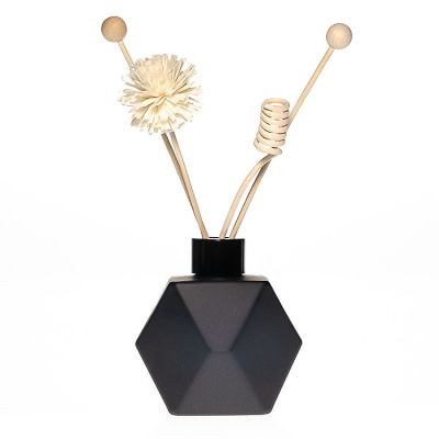 Customized 200ml Unique Polyhedral Shaped Matte Black Empty Reed Diffuser Glass Bottle with Sticks 