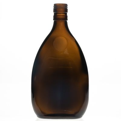 Factory Directly Supply Unique Flat Round Shaped 520ml 18oz Amber Brown Whisky Glass Bottle for Wine 
