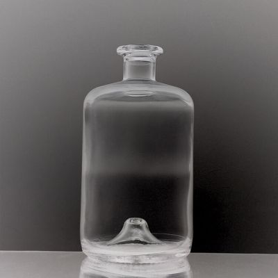 Wholesale and custom vodka use round 700ml liquor bottles 