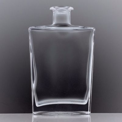 Square Flask China Colored Glass Bottle Factory 700ml glass bottle 