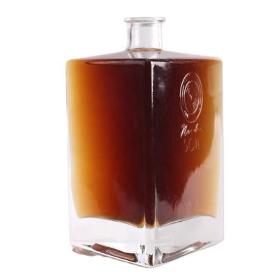 Eco-Friendly Custom Design 700Ml Liquor Glass Bottle With Golden Lid 