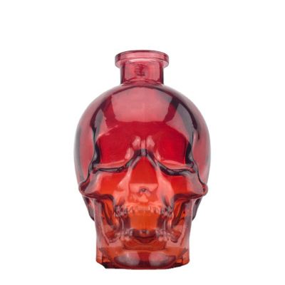 Factory Made Skull Shape Custom Red Colors 500ml 700ml Glass Bottles For Liquor Spirits Vodka Whiskey Rum Gin With Cork Stopper