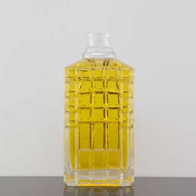 Custom Top Grade Engraving Design 500ml Spirits Liquor Glass Bottle For Corks