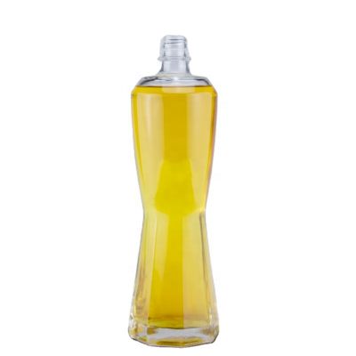 China Factory Unique Multi Edged Glass Bottle Fancy Bottom High Flint Vodka Whiskey Beverage Glass Bottle 750ml With Screw Top