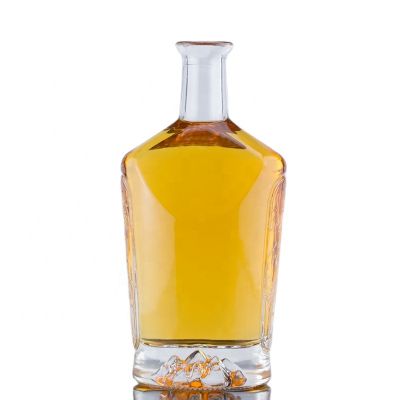 Unique Customized Design Elegant Thick Bottom Personalized 750ml 700ml Liquor Glass Bottle For Vodka Whiskey With Cork Stopper