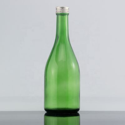 Custom Design Transparent Green Liquor Glass Bottle 500ml With Screw Cap Sealed 