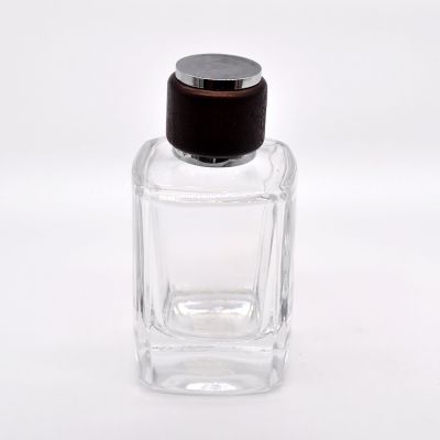 2019 simple high quality square glass perfume bottle with solid wood bottle cap