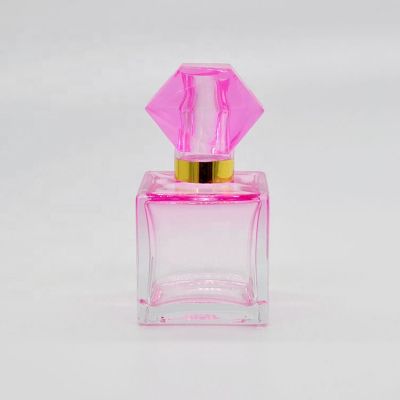 Wholesale Cosmetic Gradient Hot Sale Fashion Friendly Spray Elegant Glass Shape Perfume Bottle 