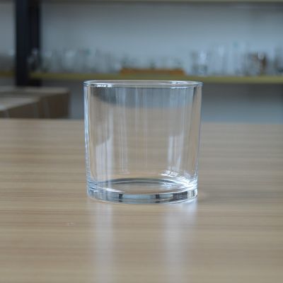 Round large volume glass candle container with 620ml volume