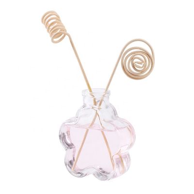 Flower shaped beauty glass perfume diffuser bottle with rattan sticks