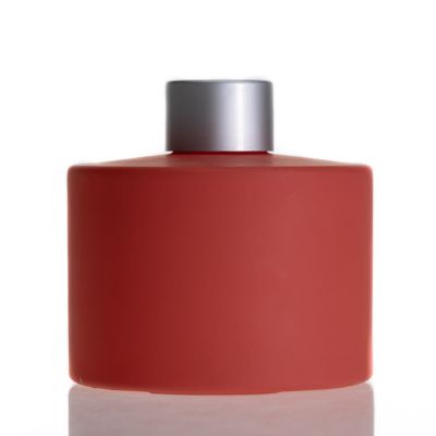 Fancy Colored Red Aroma Bottle Empty Frosted Round 200ml Reed Diffuser Bottle With Sliver Cap