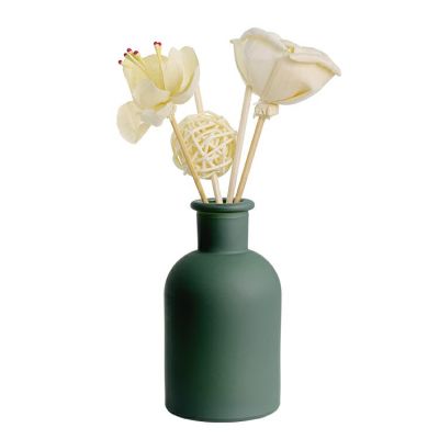 Room decorative 100ml green color froseted glass diffuser bottle with sticker rattan reed