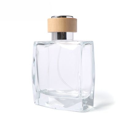 2021 New Type 50Ml Small Square Empty And Transparent Spray Perfume Glass Bottle With Wooden Cap