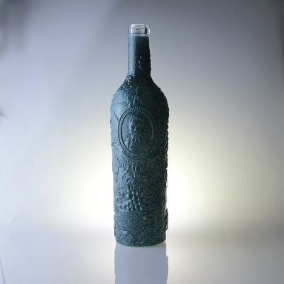 Factory Wholesale Custom Design 700ml 750ml Vodka Glass Bottle Spray Carved Fancy Vodka Glass Spirit Bottle