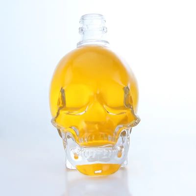 Customized shape skull 500ml vodka tequila bottle liquor glass bottle with cork