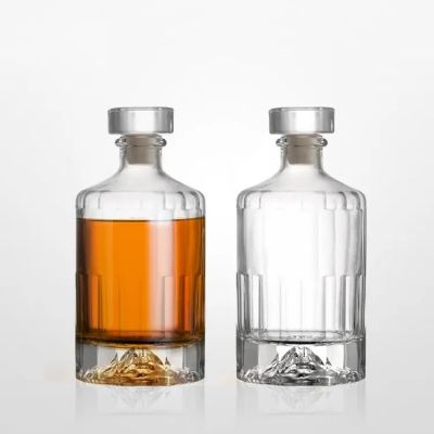 Wholesale round empty flint glass bottle liquor 500ml 700ml 750ml Gin Spirit Whiskey Vodka Bottle Glass Liquor Bottles