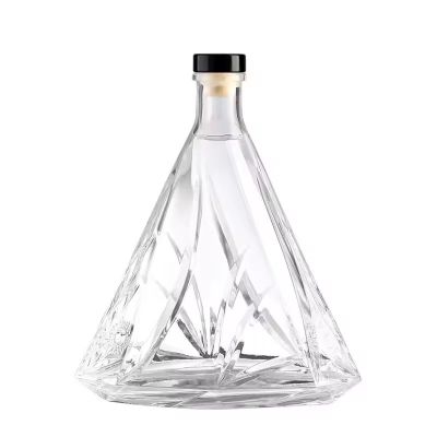 Factory custom 500ml clear triangle shape glass bottle with cork