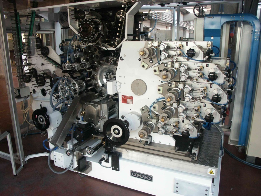 Roll-printing equipment for closure decoration