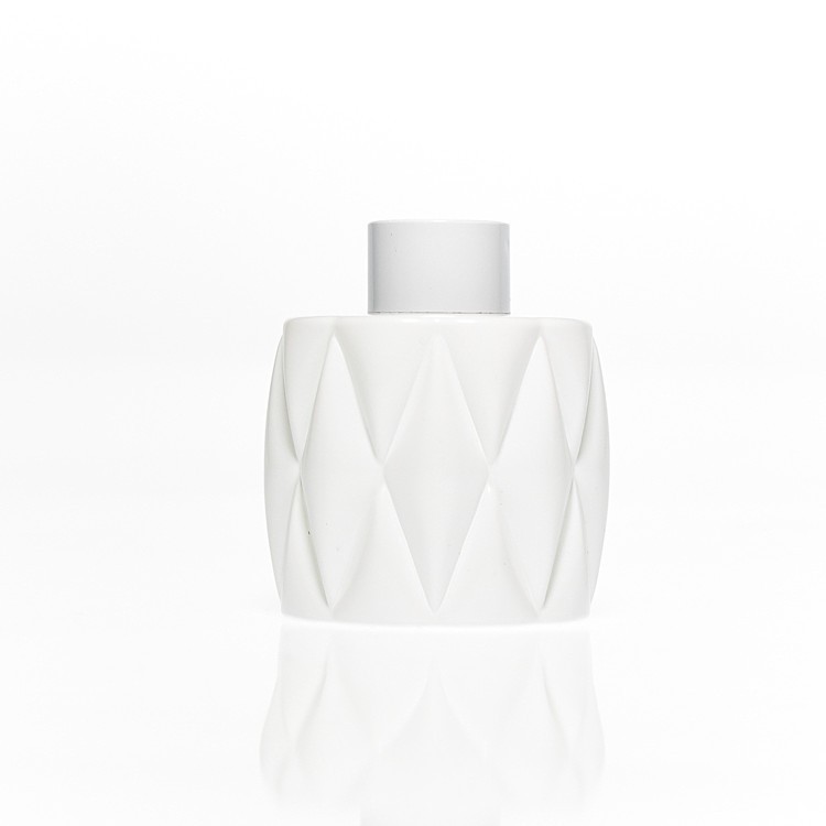 80ml 50ml Empty Embossed Oval Round White Glass Reed Diffuser Bottle for Aromatherapy 