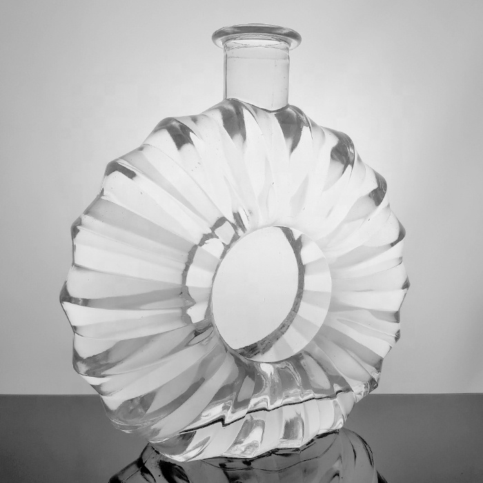 Empty Clear Decorative Glass Cognac Wine Bottles 70 Cl Engraving Flat