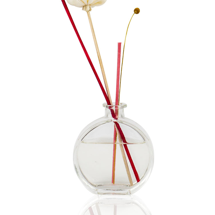 New Fashion Design 90ml Flat Round Transparent Aromatherapy Glass Bottle