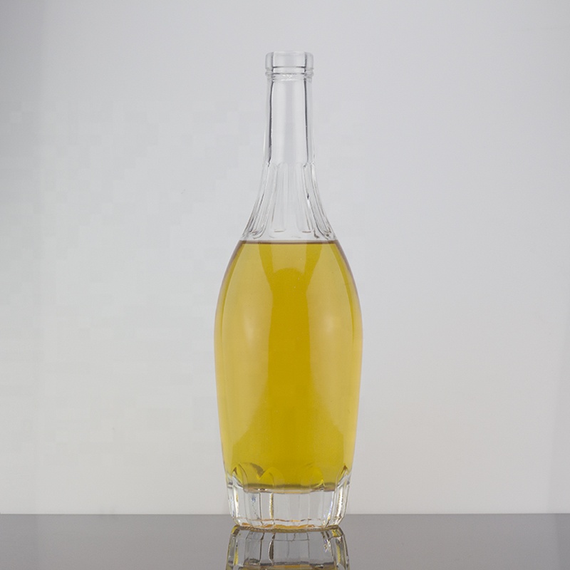 Luxury Engraving Design Transparent 700ml Rum Glass Bottle Thick Bottom For Corks 