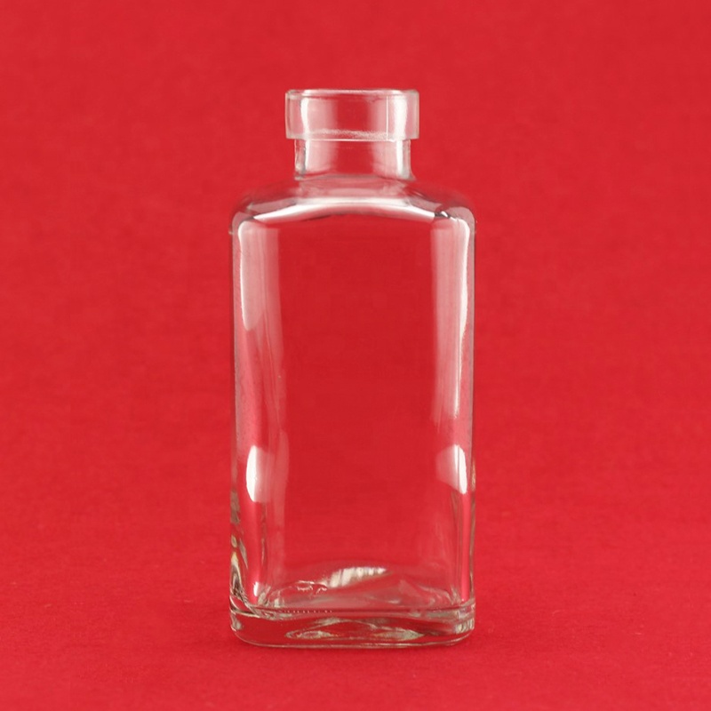 Flat Shape 250ML Empty Glass Vodka Bottle Small Glass Bottle For Whiskey Glass Liquor Bottle With Cork 