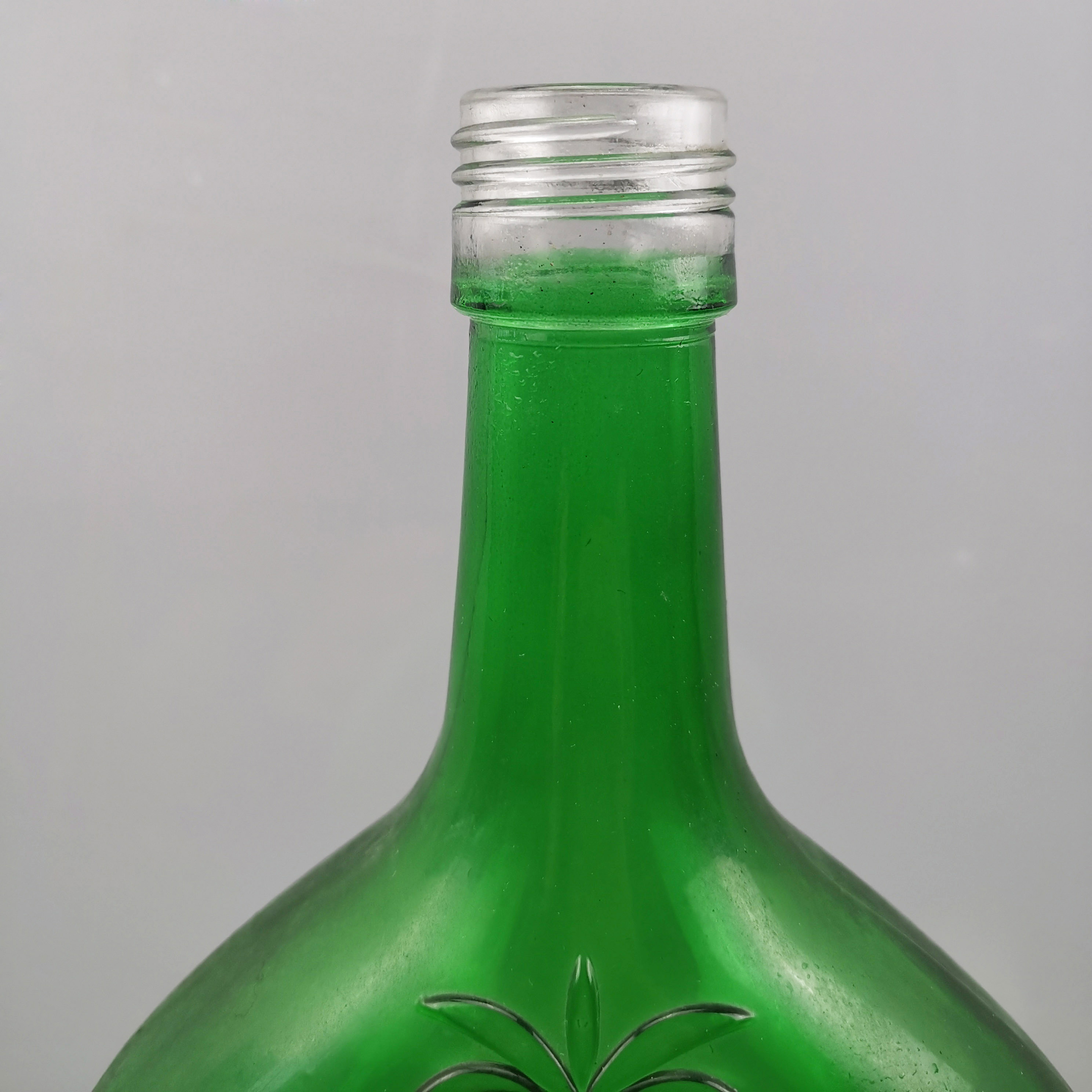 Fashion Design Delicate Square Glass Bottle Green Color Whisky Tequila