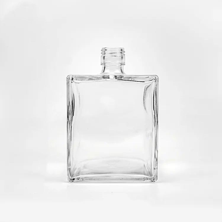 1000ml Wholesale New Design 750ml custom liquor for vodka gin whiskey spirit glass bottle