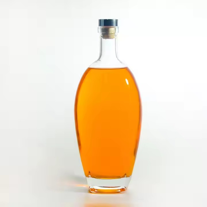 China Factory Selling 500ml 700ml 750ml Tequila Glass Bottle Super Flint Glass Transparent Round Vodka Spirits Bottle Wholesale