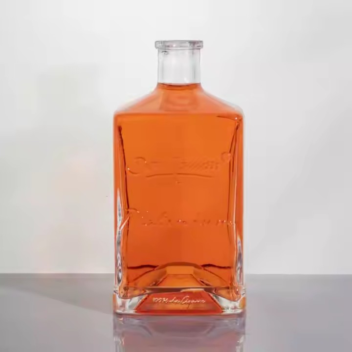 700ml 1000ml Glass Bottles Wholesale Luxury Vodka Glass Bottles Whiskey Glass Bottle with Cork