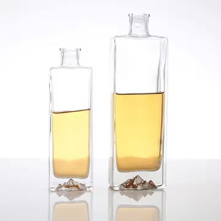 750 ml Square Spirit Liquor Bottle 750ml Gin Whiskey Wine Vodka Glass Bottle for Brandy Rum with Synthetic Cork