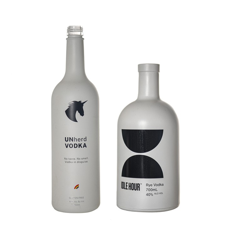 Wholesale 500ml 700ml 1000ml Liquor Brandy Spirit Glass Bottle Xo Whisky Gin Rum Bottle Glass Bottle with Corks