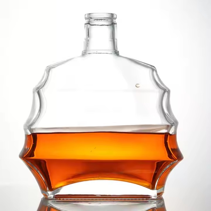 Wholesale Customized Unique Glass Spirits Bottles 500ml 700ml 750ml Cork Sealing Vodka Rum Gin Liquor Bottle Packing