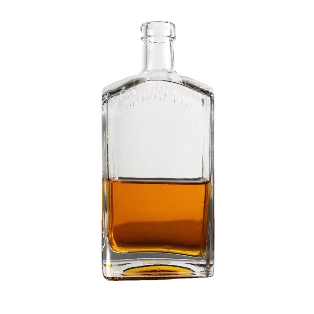 Wholesale 700ml Glass Bottles Spirits Liquor Bottles for Whisky Vodka Brandy Gin Glass Bottles with Cork