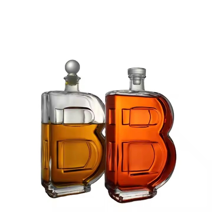 Wholesale China Custom Glass Bottle 750ml for Whisky Lquor Vodka Rum with Cork