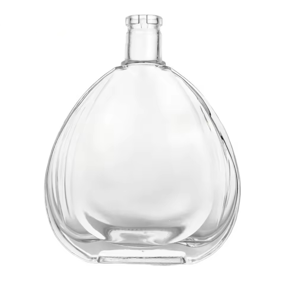 Luxury 700ml Special Heart Shape Glass Bottle for Premium Brandy Cognac XO Elegant Empty Liquor Spirit Bottle Cork