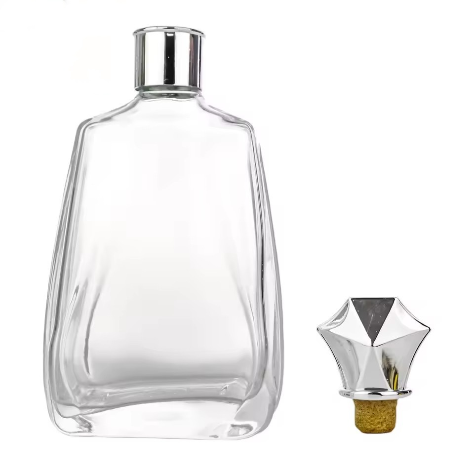 Luxury 700ml Flat Shape Glass Bottle for High-end Brandy Cognac XO Custom Logo Elegant Empty Spirit Liquor Bottle