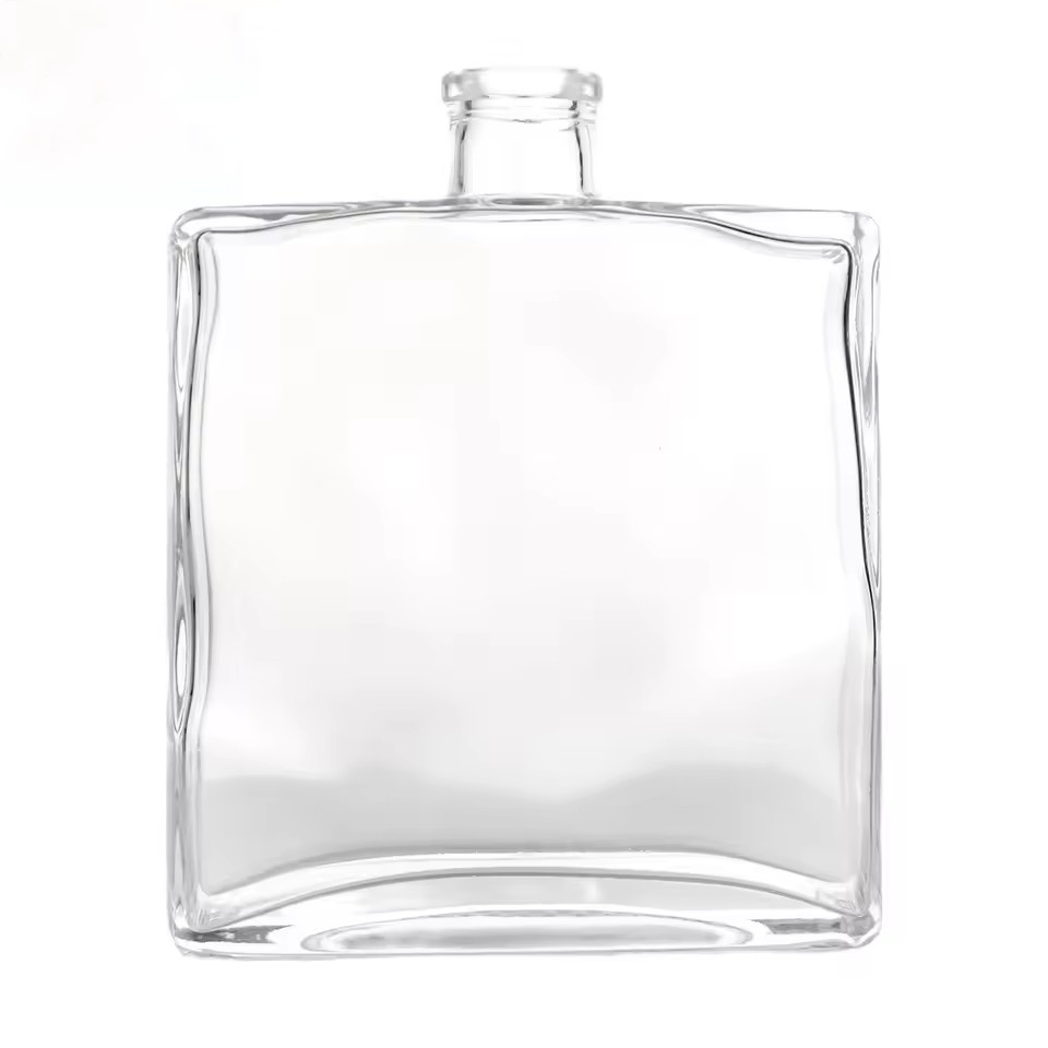 Custom Square Glass Whiskey Gin Vodka Brandy Tequila Bottle with Cork Sealing 700ml Capacities for Energy Drinks