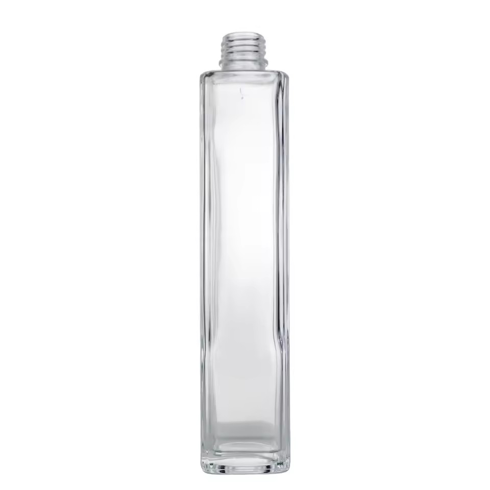 Factory Wholesale Round 700ml Aluminum Screw Cork Square Thin Bottom Vodka Brandy Rum Gin Spirits Glass Bottle
