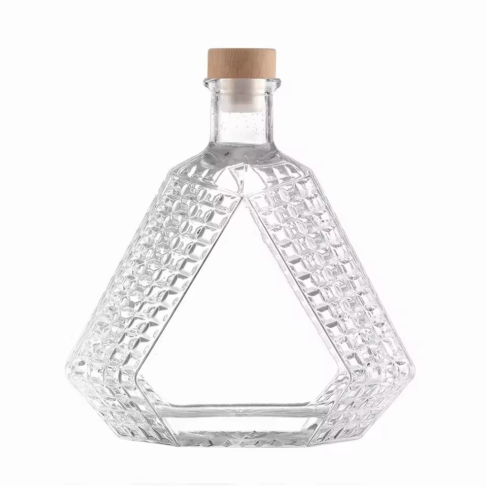 Queen Drink 700ml Bar Liquor Bottle with Rubber for Vodka Whisky Rum Tequila Brandy Energy Drinks Nightclub Use