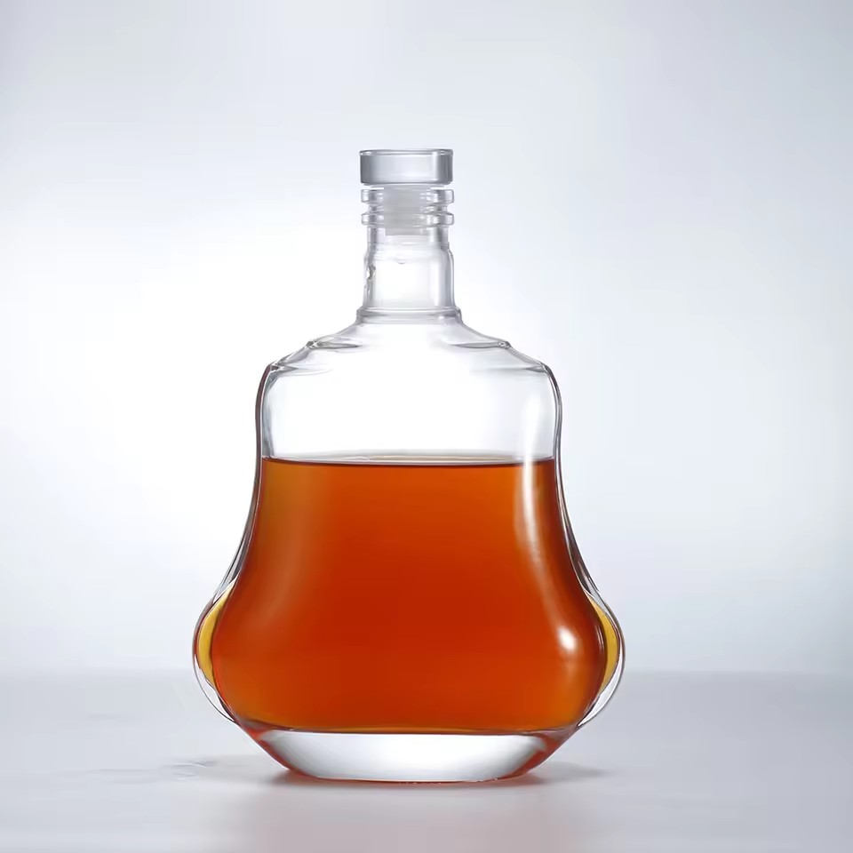 Hot Sale Luxury 700ml Flat-Shape Custom Glass Wine Bottle Handcrafted Alcoholic Beverages Vodka Whiskey with Wooden Cork