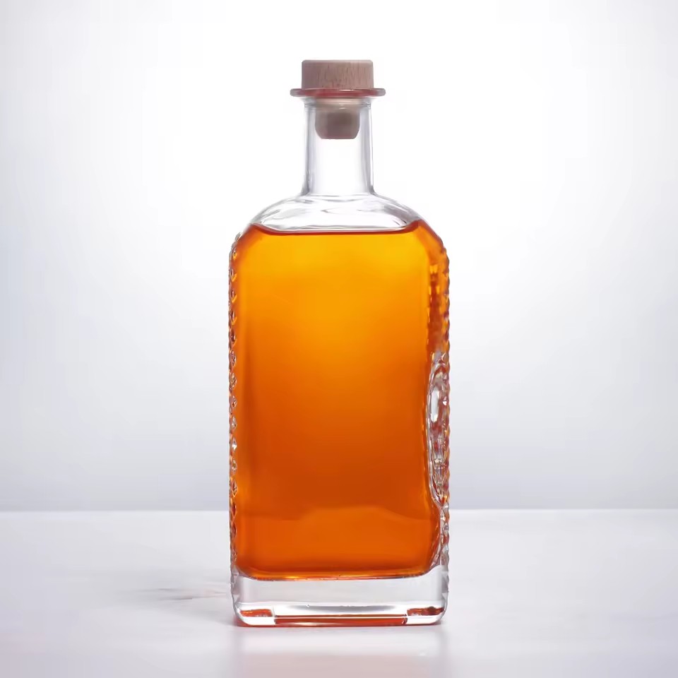 Custom Logo 700ml Wine Gin Brandy Glass Spirits Bottle with Cork Clear Transparent Free Sample for Tequila Energy Drinks