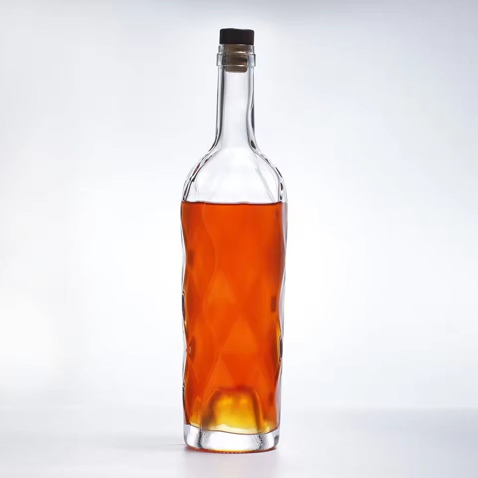 High-End Luxury 700ml Cork-Sealed Anti-Combustion Glass Wine Glassware Unique Cut Design for Powerful Brandy Tequila