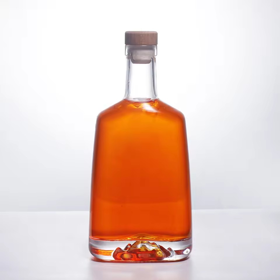 Wholesale Luxury 750ml 75cl Flat square Luxury Flint Glass Bottle with Wooden Stopper, Used for Vodka Tequila Whiskey