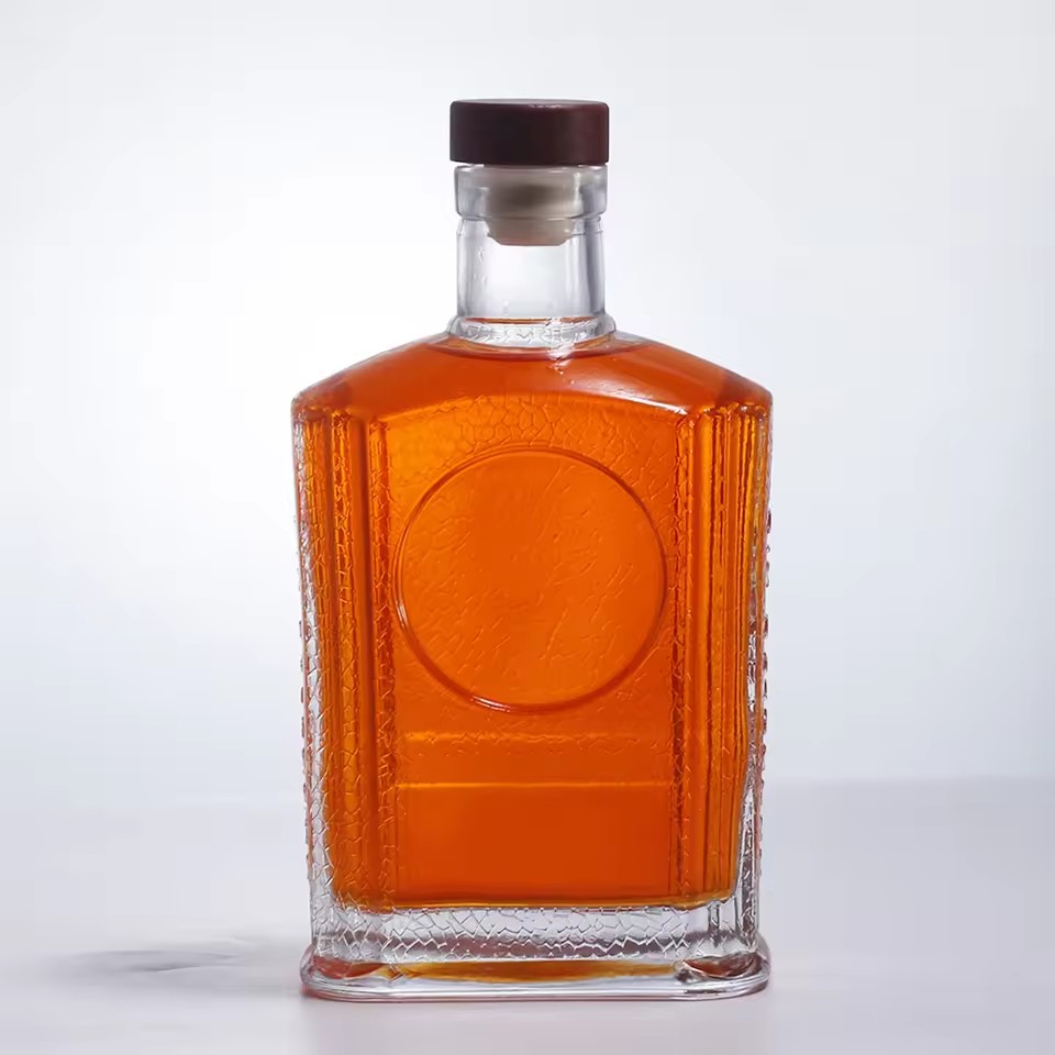 High Quality Customizable Clear Frost Screen Printing Flat Stopper Square 700ml Glass Wine Bottle for Liqueur