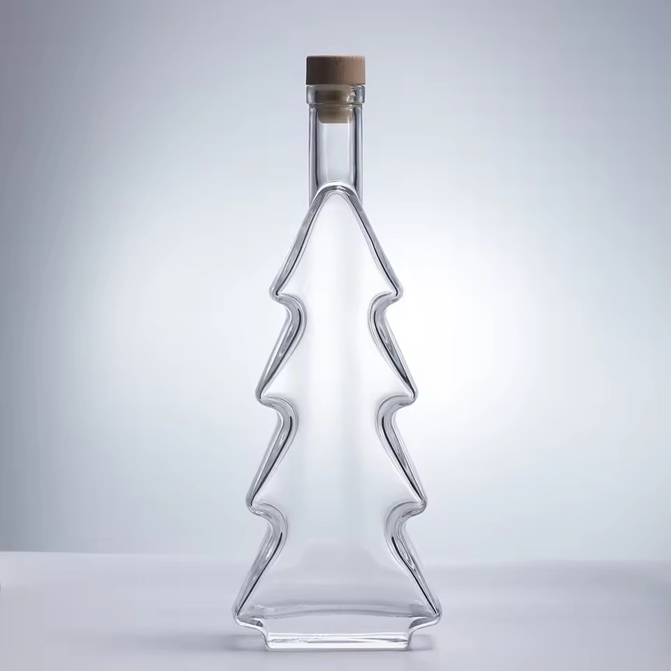 Exquisite Luxury 500ml Christmas Tree Shaped Glass Fruit Wine Bottle Top for Tequila with Wooden Cork Christmas Decoration