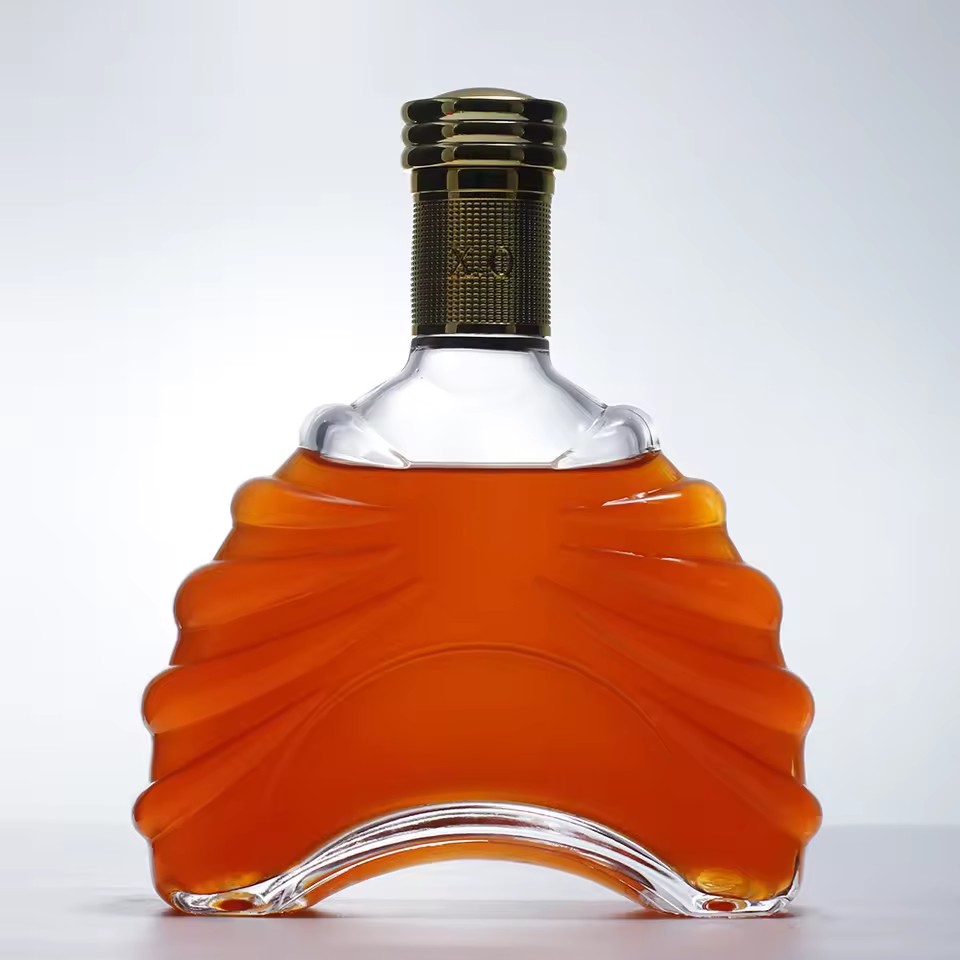 High Quality Luxury 700ml Glass Bottle Customizable Classic Design for Whiskey Vodka Parties and Cocktail Events